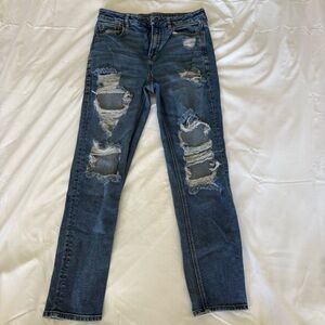 American Eagle Ripped Curvy Mom Jeans | size 6 Long